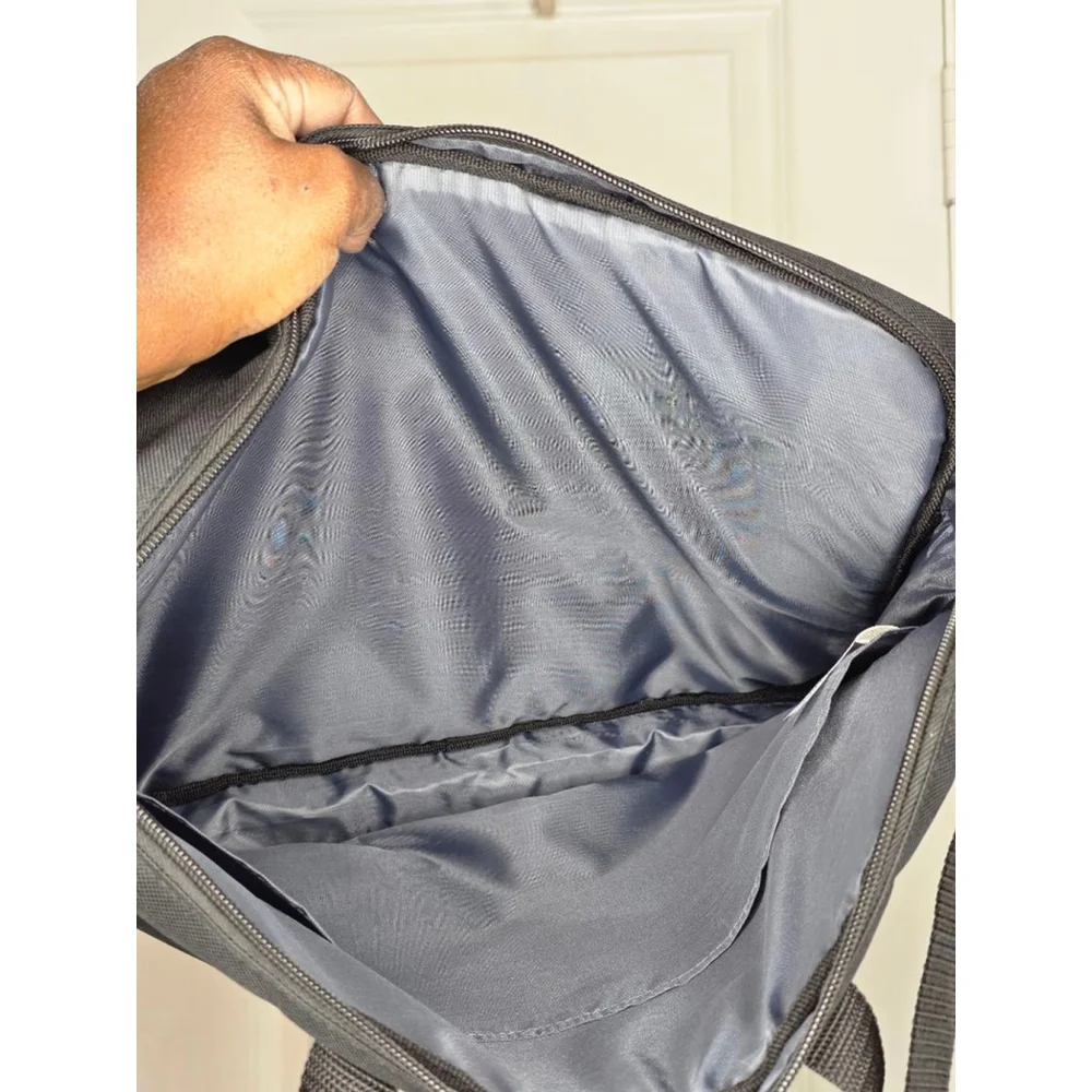 Kensington Simply Portable SP17 Classic Laptop Sleeve – 17” / 43.3cm – Black